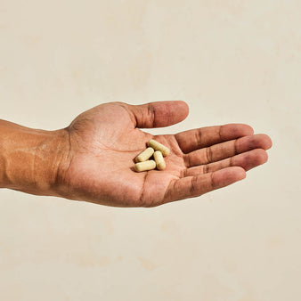 hand holding 4 capsules of clartiy+focus